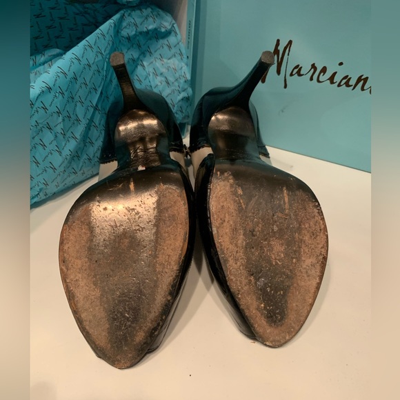 Marciano, colour: black/beige high heel shoe. Size 10 with angle strap 5” heel - Picture 4 of 4